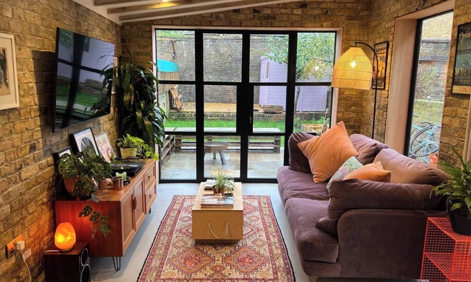 Livesey Apartment | Modern & Spacious 1 bed flat, with large garden on a quiet street in Peckham