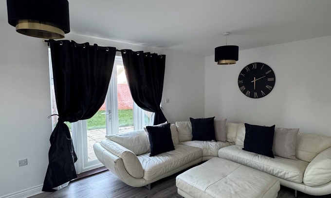Dartford House | Modern & Spacious 3-Bedroom Home in Dartford – Ideal for Families & Contractors