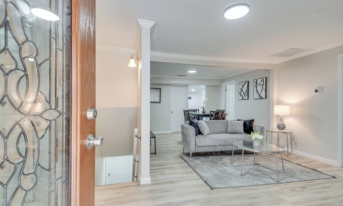 Atlanta House | Modern Spacious 7-bedroom Oasis Near ATL's Main Attractions, Dining & Shopping