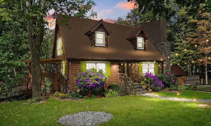 Drums Cabin | Modern Storybook Cottage near Poconos, 1.5 Acre Beautiful Mountainside Property!