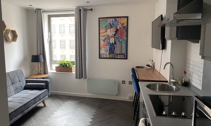 Leeds City Center Apartment | Modern Studio Apt in the heart of Leeds Centre
