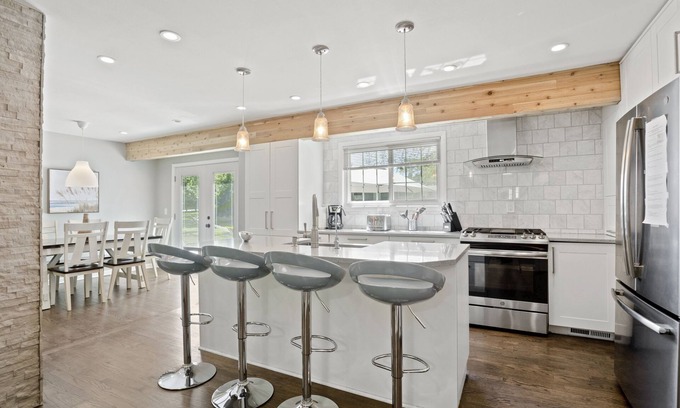 Mequon Cottage | Modern style with nature around, a perfect vacation home