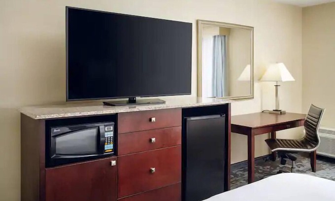 Rocky Mount Hotel | Modern & Stylish:3 Tranquil Units, FREE Parking! Close to Bridge Tar River Trail