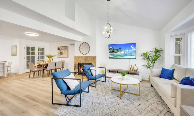 Harbor House | Modern & Stylish Long Beach Home Walk to the Beach