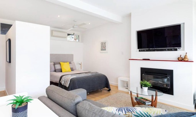 Hazelwood Park Apartment | Modern Stylish Self-contained Studio Apartment