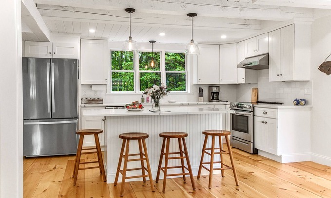 Sunapee House | Modern Sunapee Cottage - Hilltop Hideaway