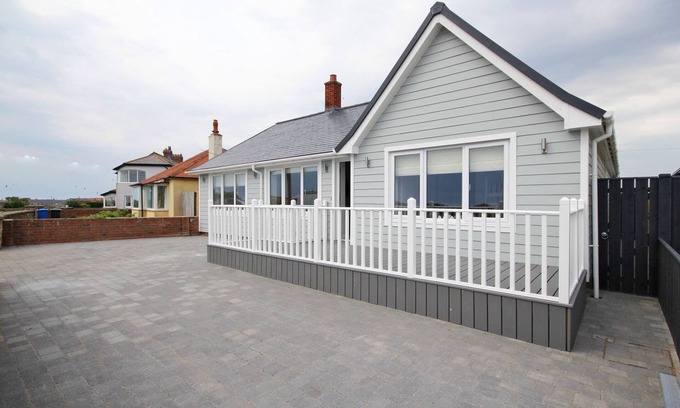 Beadnell House | Modern Three bedrooms with sea views