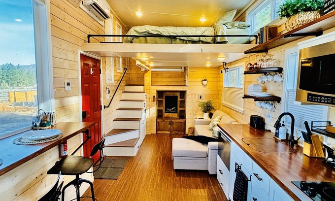 Old Station House | Modern Tiny Home near Lassen with WiFi and AC