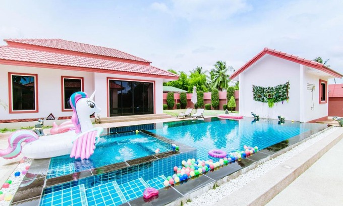 Nong Prue Villa | Modern Tropical Villa