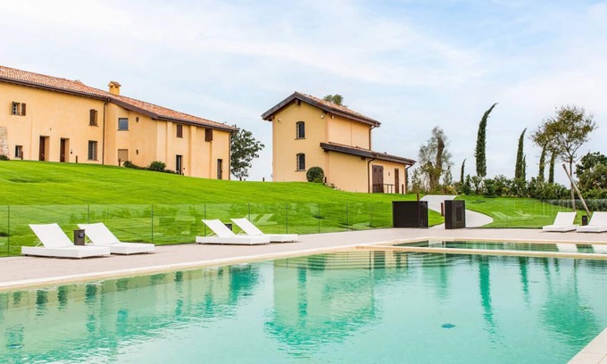 Castel San Pietro Terme Villa | Modern villa near Bologna