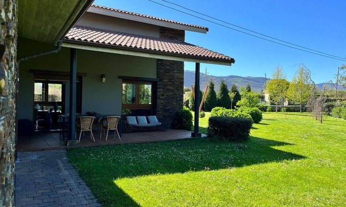 San Pedro de la Ribera Ski Chalet | Modern villa with garden in Cudillero