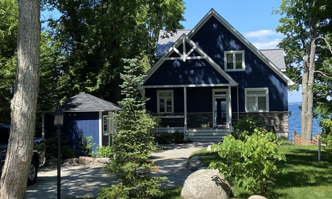 Tiny Cottage | Modern Waterfront Lake House on Georgian Bay