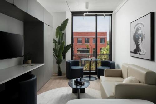 Historic Ybor Apartment | Modern Ybor 2BD Free Parking Mins to DT