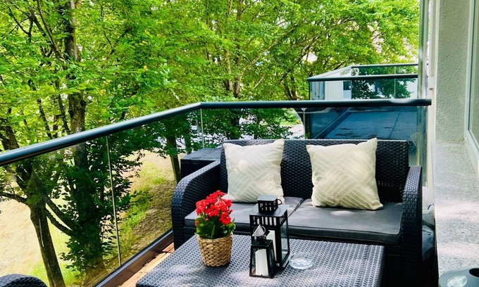 Luegde Apartment | Moderne Ferienwohnung mit Regendusche, Eigenem Balkon und Grill in Lüdge