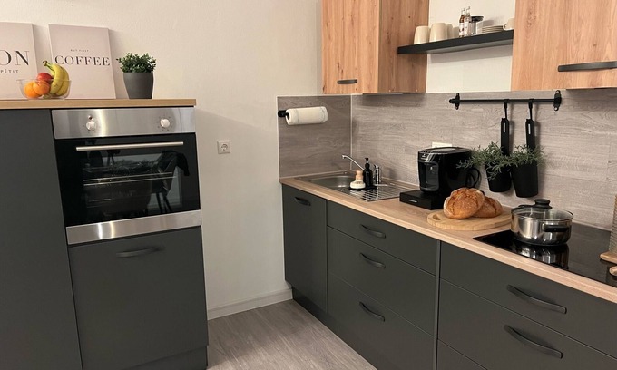 Luegde Apartment | Moderne Ferienwohnung mit Regendusche und Offener Küche in Lüdge