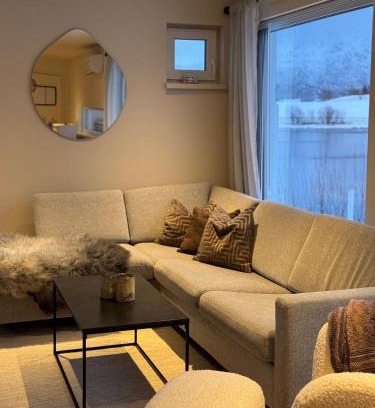 Leknes Apartment | Moderne Leilighet i Lofoten