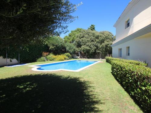 Llanca Apartment | Moderno apartamento con piscina, jardín, cerca de la playa, ciudad y rutas de senderismo - ES-228-74