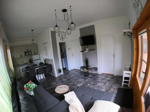 Lakitelek House | Moha és Páfrány Vendégház