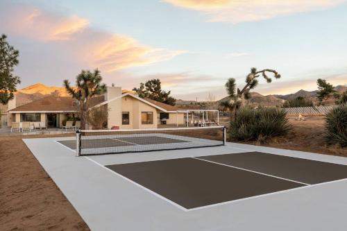 Yucca Valley House | Mojave Moon- Group Retreat Wpool,spa & Pickleball