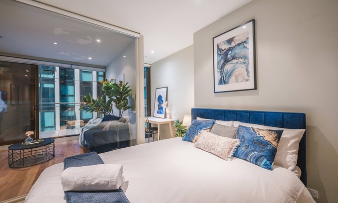 Melbourne Central Business District Apartment | Molly's Little Apartments