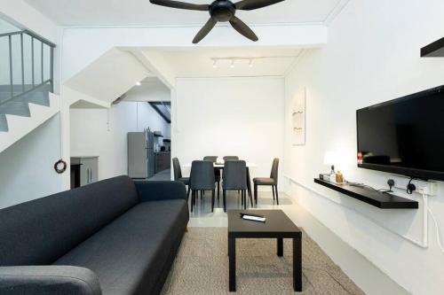 Taman Pakatan House | Mono Ipoh - Bercham, 2 parking, sleep 10, Lost World Tambun