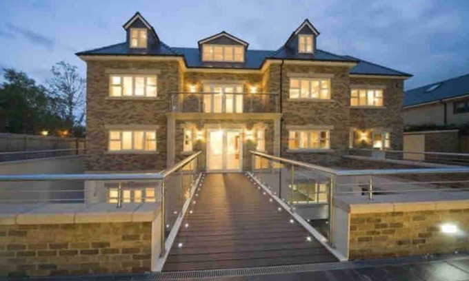 Ponteland House | Mono Luxe Villa in Newcastle Upon Tyne
