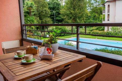 Sasso Moro Apartment | Monolago pool & view