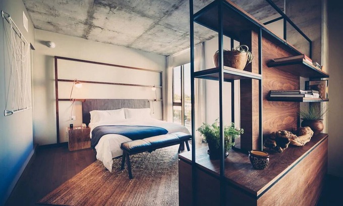 South River City Hotel | Monroe Suite at Trendy South Congress Hotel Austin