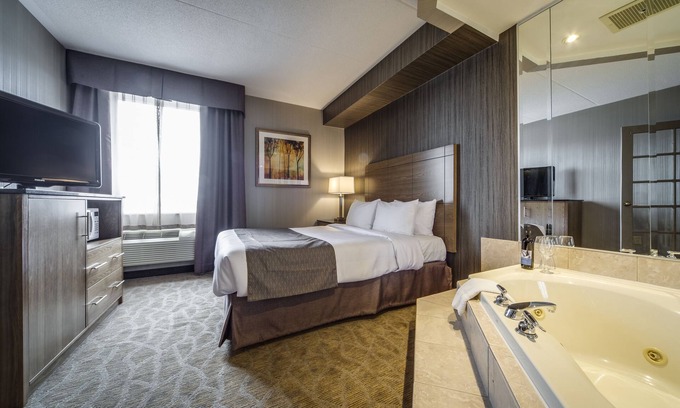 Gateway Hotel | Monte Carlo Inn Airport Suites