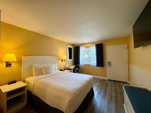 Downtown Monterey Hotel | Monterey Bay Lodge