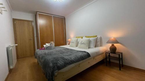 Palhais House | Montijo Lux & Design Room with living room and kitchen