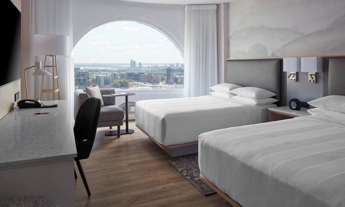 Downtown Montreal Hotel | Montreal Marriott Chateau Champlain