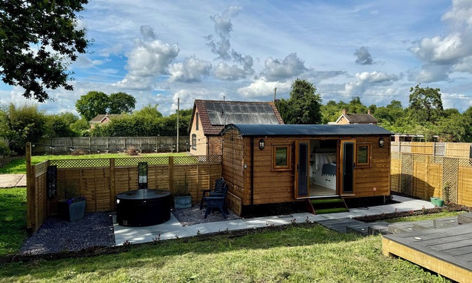 Blaisdon Cottage | Mooffitch Riverview Hut