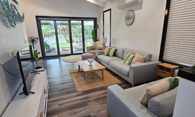 Mooloolaba House | MOOLOOLABA CANAL HOME - Modern 4Bedroom with Spa, Sauna and Private Pontoon - NEW proprietor 2024