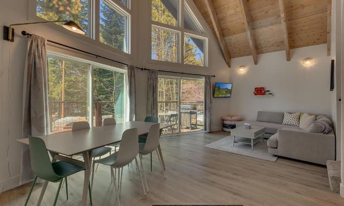 Tahoe Vista House | Moon Dune Chalet by Tahoe Getaways - Remodeled 3 BR Cabin plus Loft w Fenced Yard & Walk to Beach or Dining