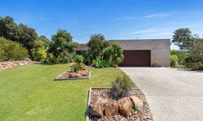 Fingal Apartment | Moonah Views Luxury Getaway with Jacuzzi