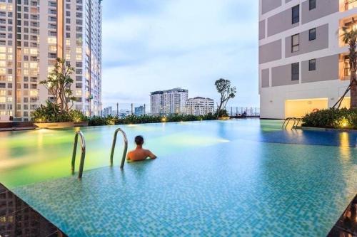 Bach Dang Riverside Apartment | Morning Sunshine at River Gate free Pool