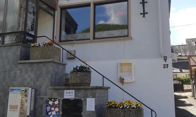 Briedel Apartment | Mosel Restaurant & Weinstube Zum Anker