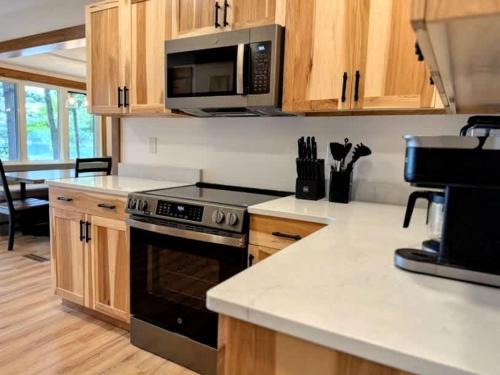 Lac du Flambeau House | Moss Lake Lookout Waterfront Home on LDF Chain