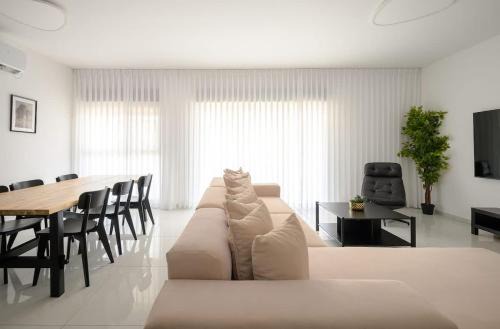 Kiryat Ata Apartment | Most perfect 4-BDR with jacuzzi BY MadrigalRentals