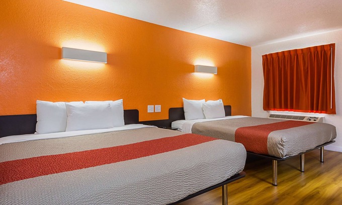 Garland Hotel | Motel 6 Garland, TX - Northeast Dallas