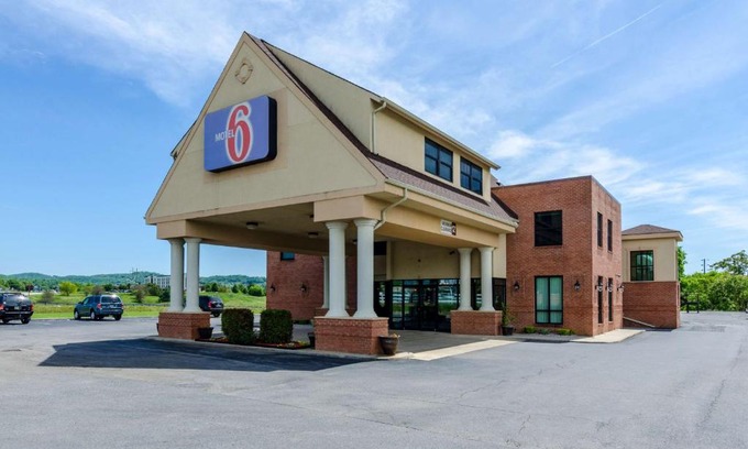 Lexington Hotel | Motel 6-Lexington, VA
