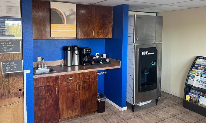 Ozark Hotel | Motel 6 Ozark, AR