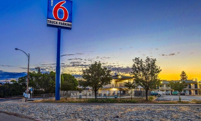 Red Bluff Hotel | Motel 6-Red Bluff, CA