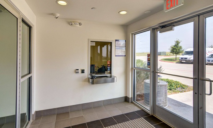 Roanoke Hotel | Motel 6 Roanoke, TX - Northlake - Speedway
