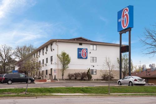 St. Paul Hotel | Motel 6-Saint Paul, MN - I-94