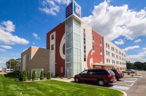 Roseland Hotel | Motel 6-South Bend, IN - Mishawaka