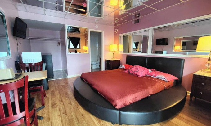 Wildwood Hotel | Motel Edgebrook Chicago North Shore by OYO