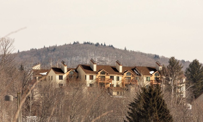 West Dover Hotel | Mount Snow Lodging