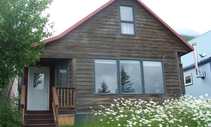 Seward House | Mountain bay views downtown Seward